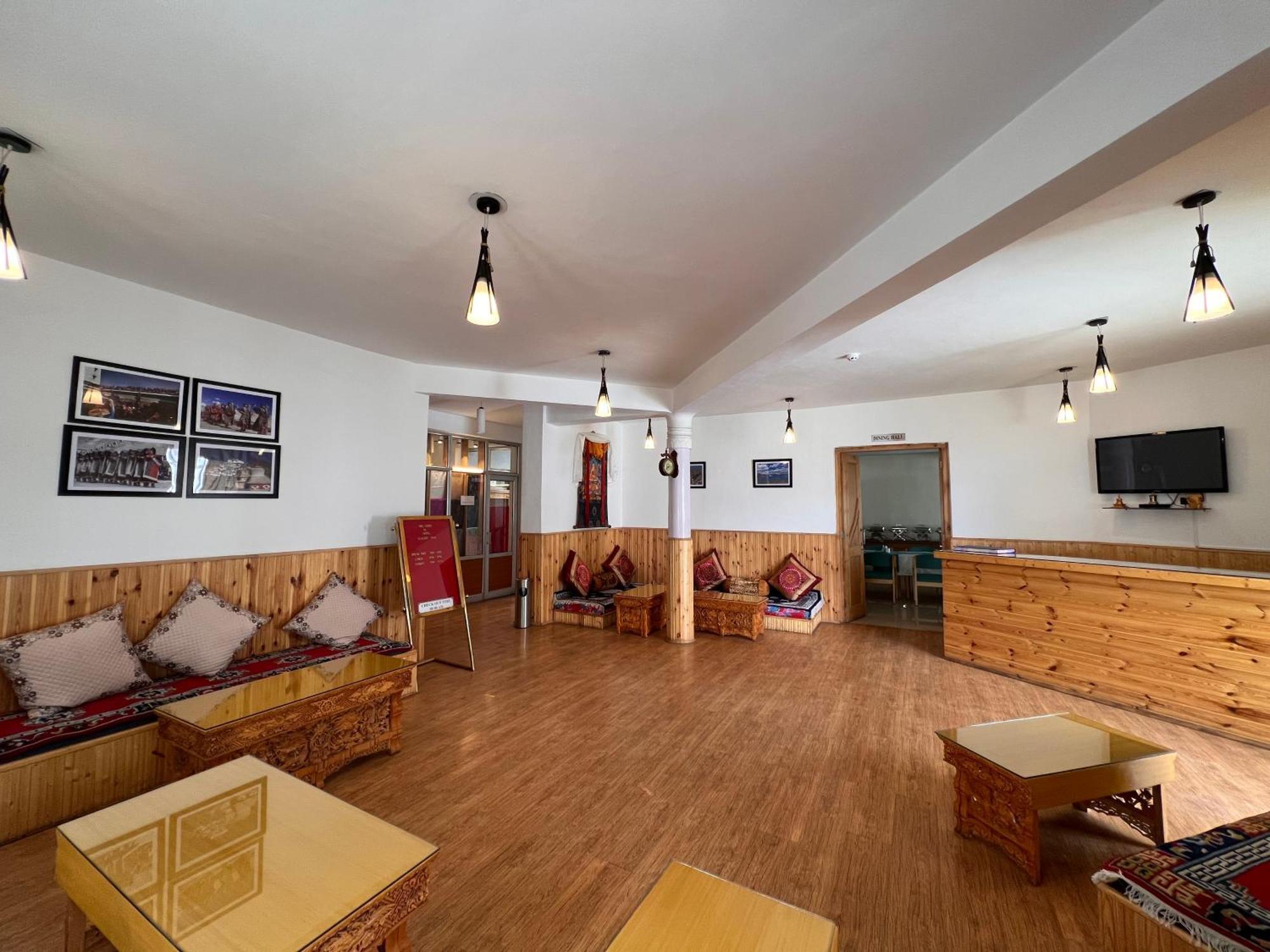 Hotel New Glacier View 列城 外观 照片