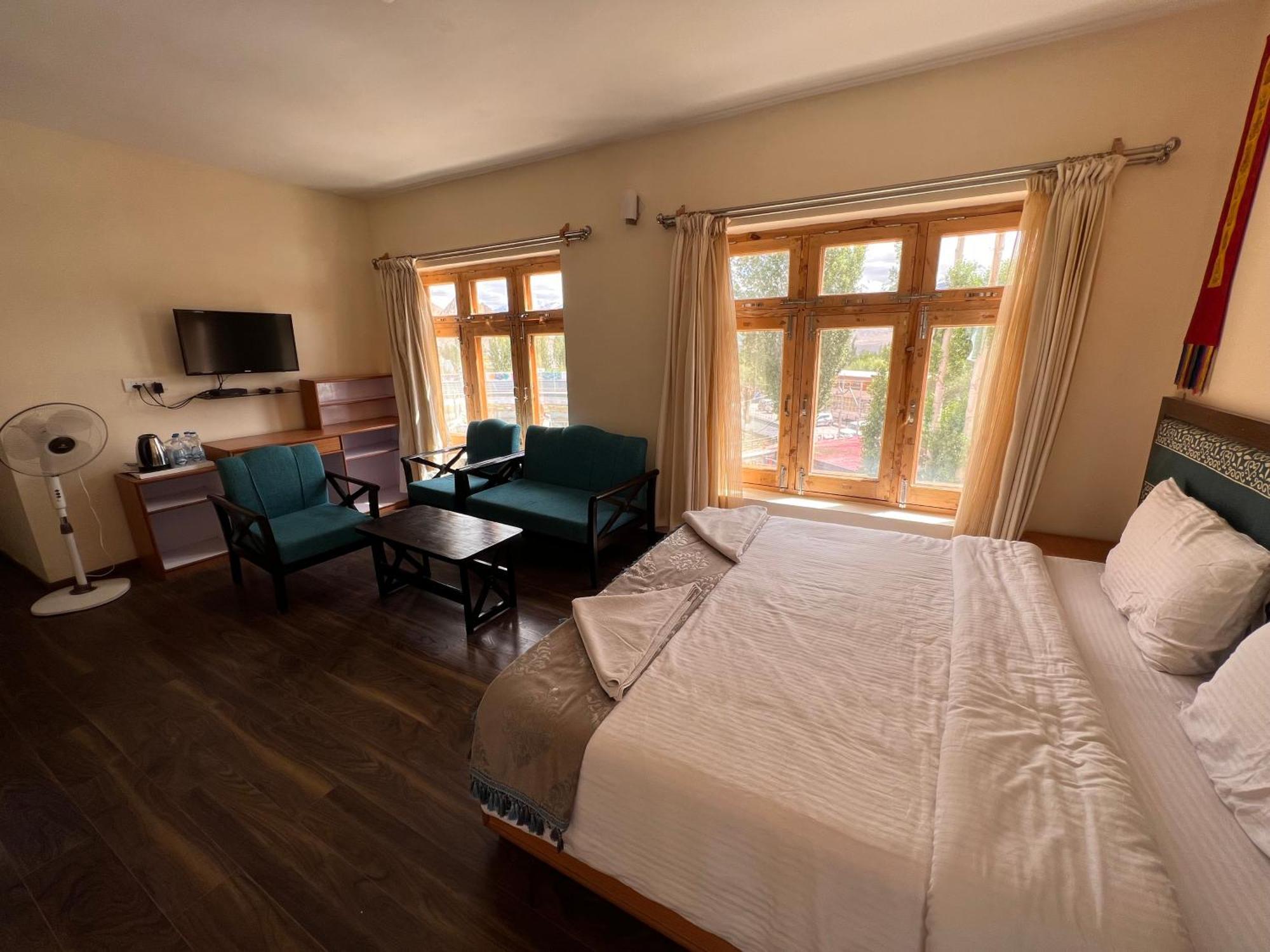 Hotel New Glacier View 列城 外观 照片
