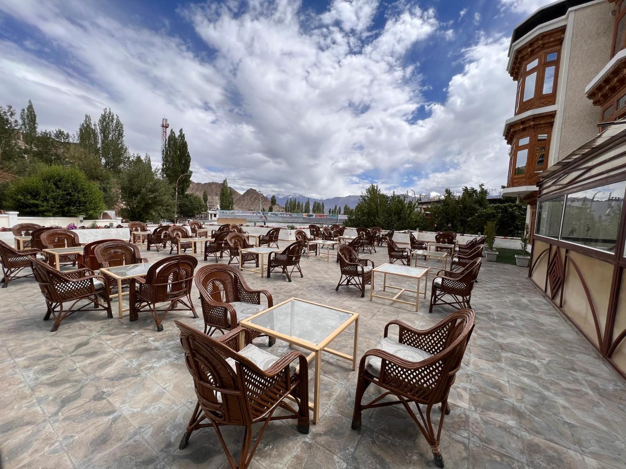 Hotel New Glacier View 列城 外观 照片
